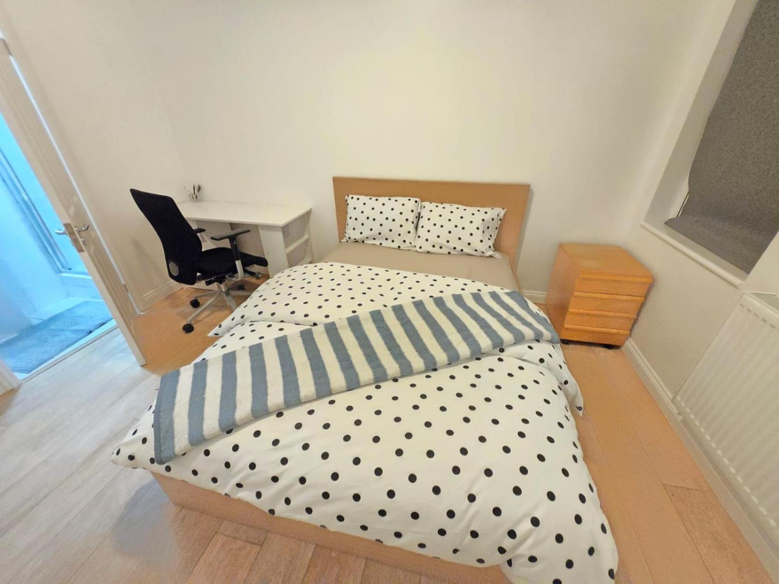 Chariss Room 5 Norwood Экстерьер фото